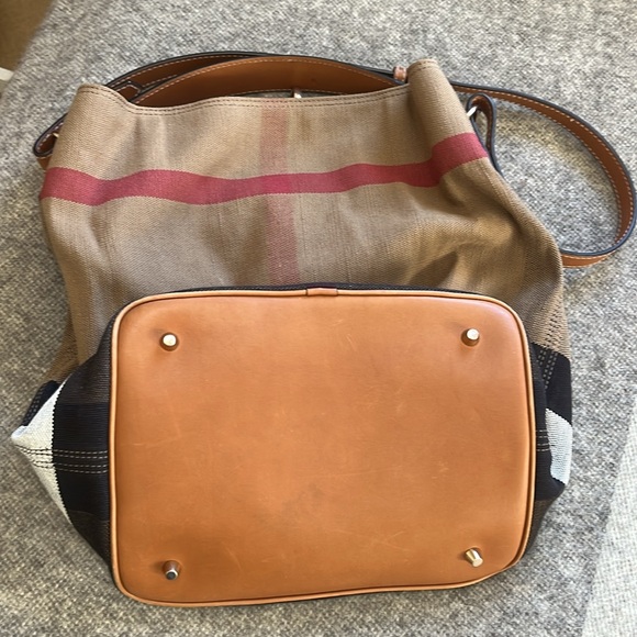 Burberry Ashby Check Bucket Bag, Canvas and Leather - Picture 4 of 17